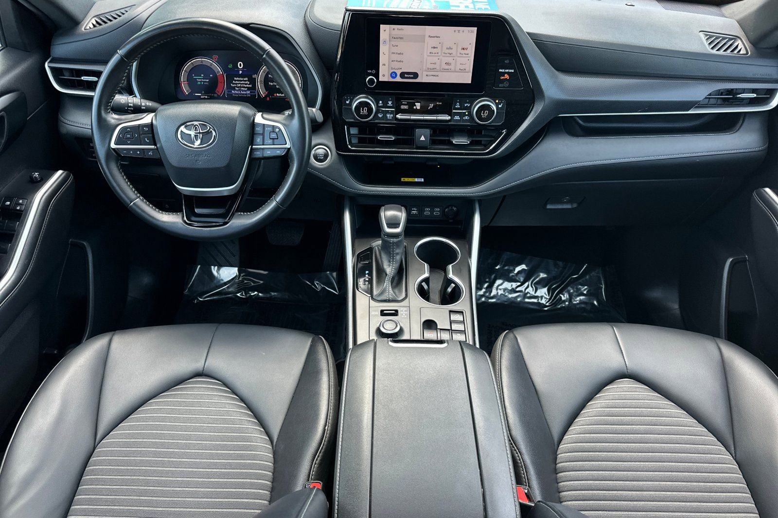 Used 2025 Toyota Highlander XSE image 16