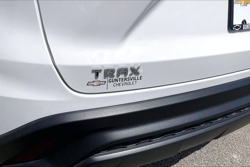 Used 2024 Chevrolet Trax LS w/ LS Convenience Package FWD image 8
