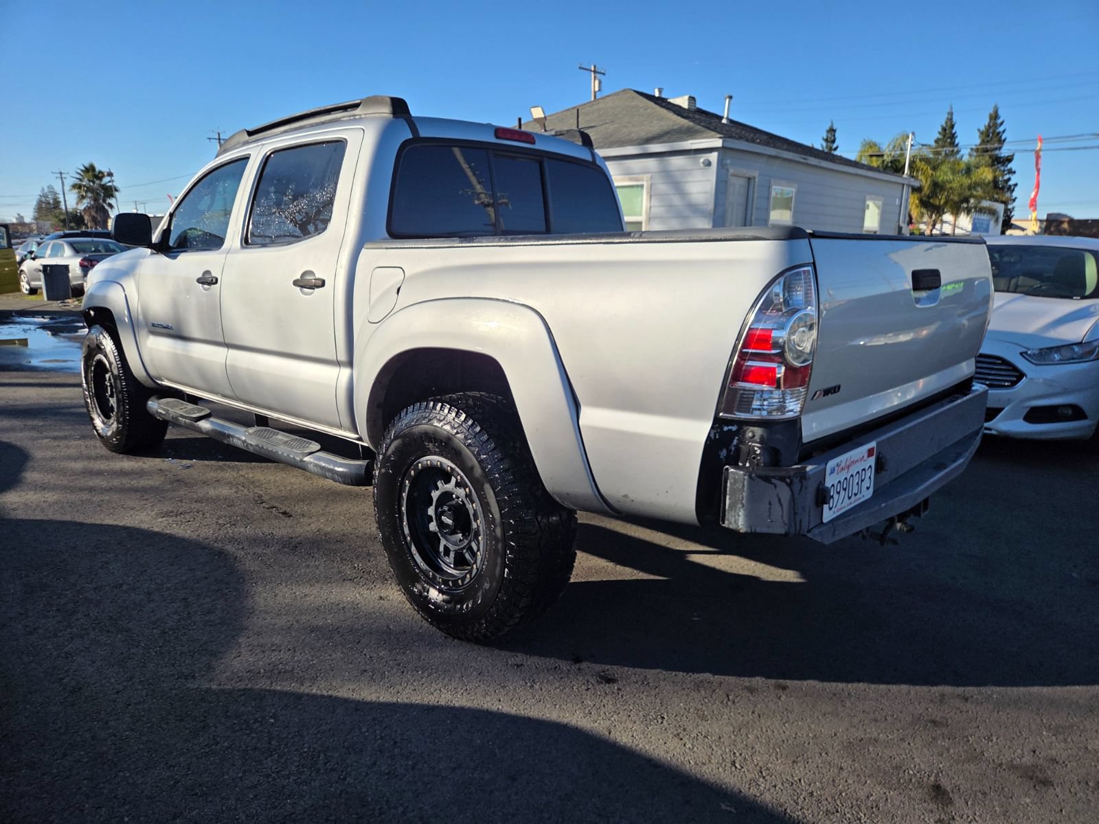 Used 2011 Toyota Tacoma 4x4 Double Cab w/ TRD Off-Road Pkg image 2