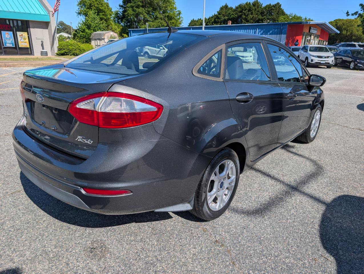 Used 2015 Ford Fiesta SE FWD image 7
