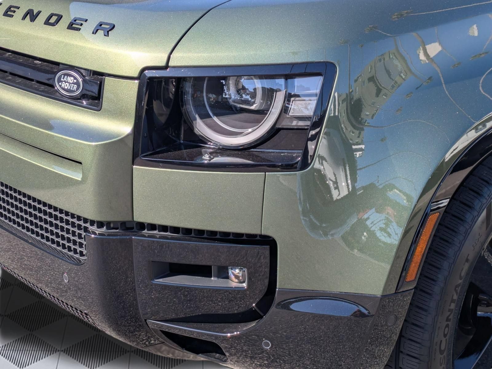 New 2026 Land Rover Defender 130 X-Dynamic SE AWD/4WD image 10