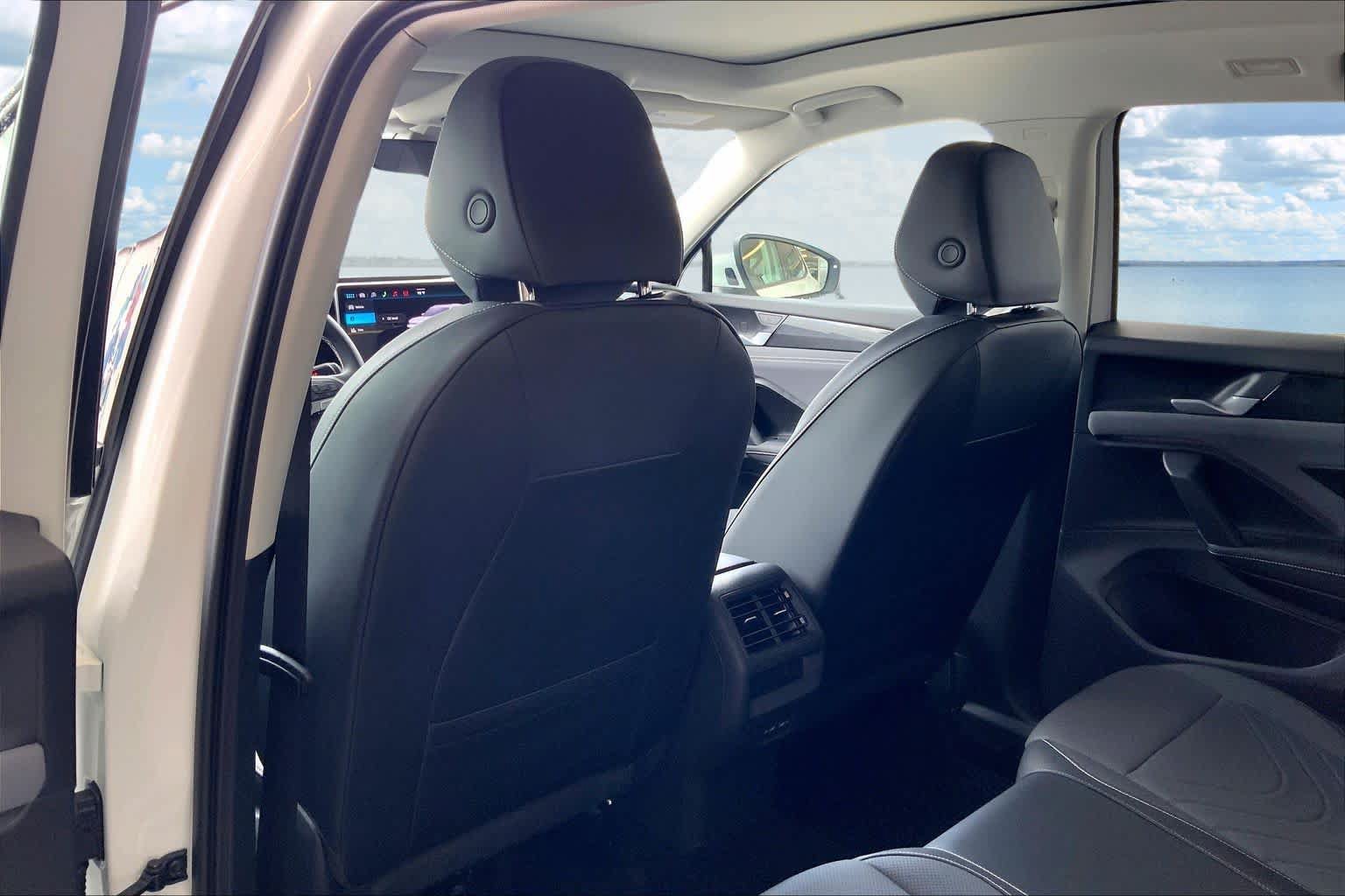 Certified 2026 Volkswagen Tiguan SE FWD image 12