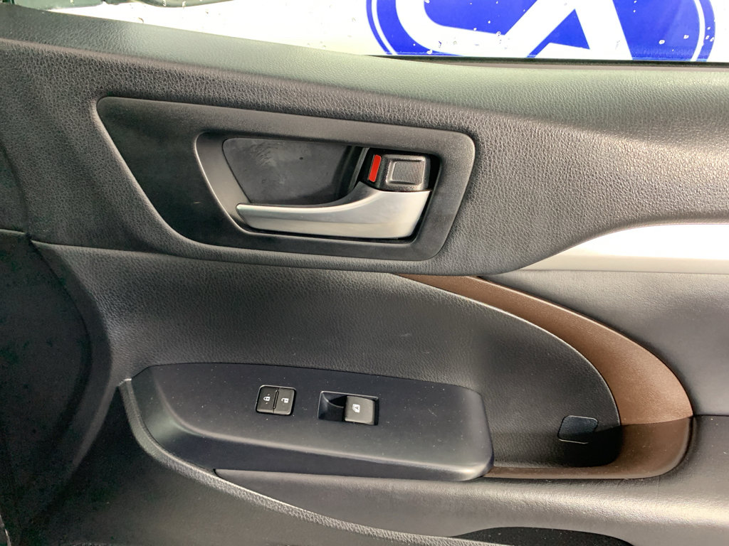 Used 2019 Toyota Highlander XLE image 43