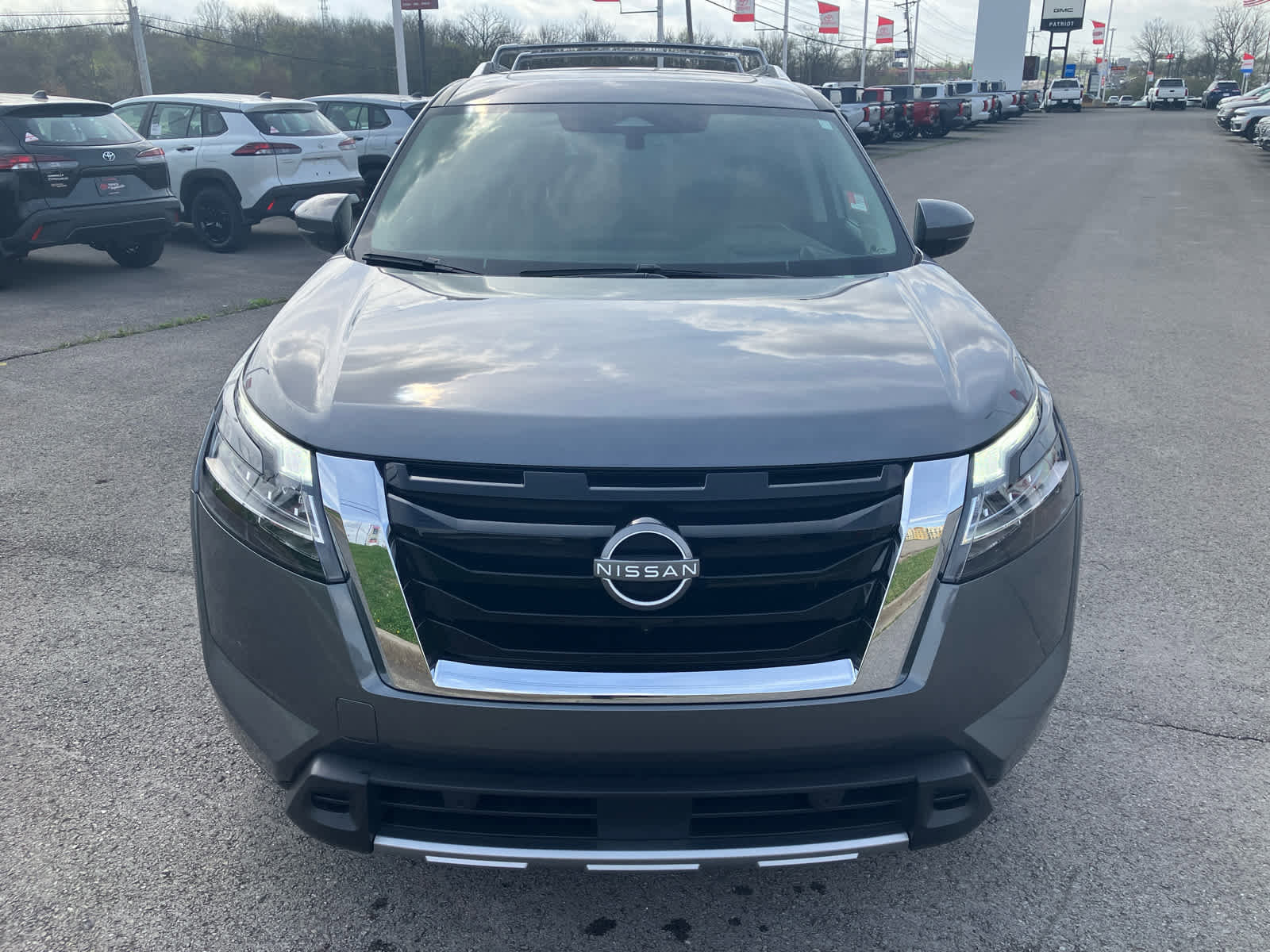 Used 2023 Nissan Pathfinder Platinum w/ Cargo Package image 2