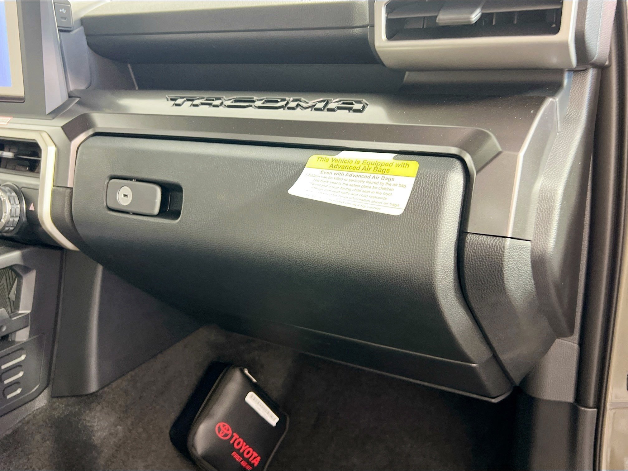 Used 2025 Toyota Tacoma TRD Sport AWD/4WD image 33
