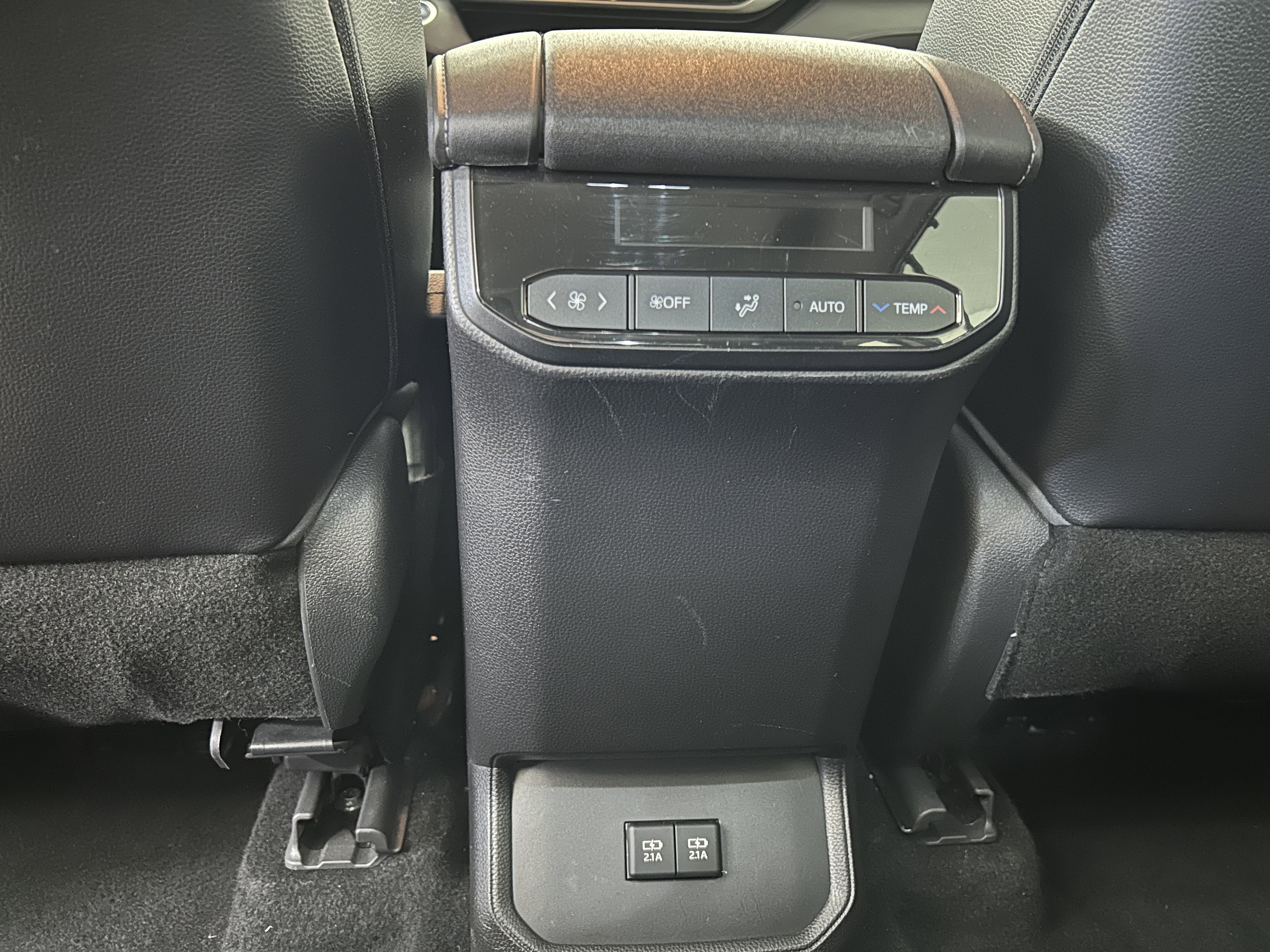 Used 2021 Toyota Highlander XLE image 18