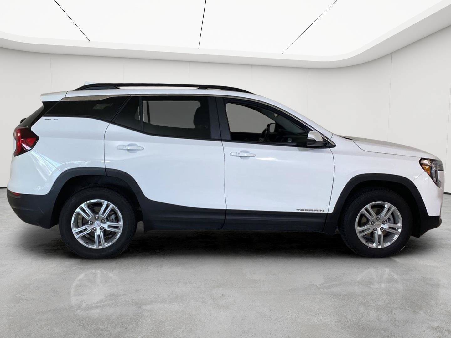 Certified 2023 GMC Terrain SLE w/ Driver Convenience Package AWD/4WD image 18