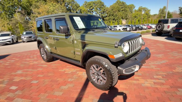 Used 2024 Jeep Wrangler Unlimited Sahara w/ Technology Group AWD/4WD image 3
