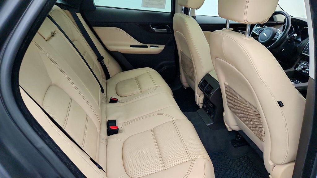 Used 2018 Jaguar F-PACE Prestige image 24
