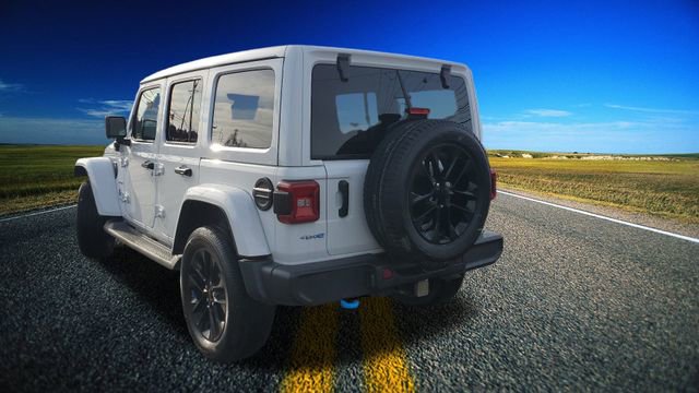 Certified 2022 Jeep Wrangler Unlimited Sahara w/ Cold Weather Group image 2