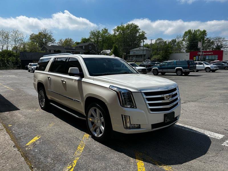 Used 2015 Cadillac Escalade ESV Luxury image 3