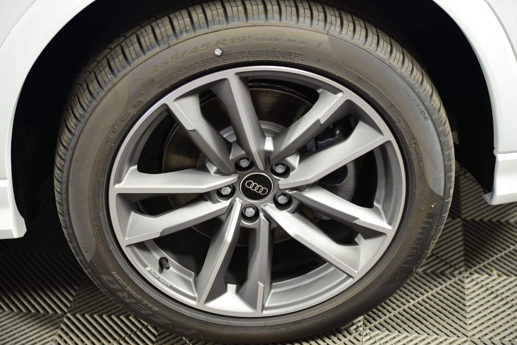 New 2025 Audi Q3 2.0T Premium image 9