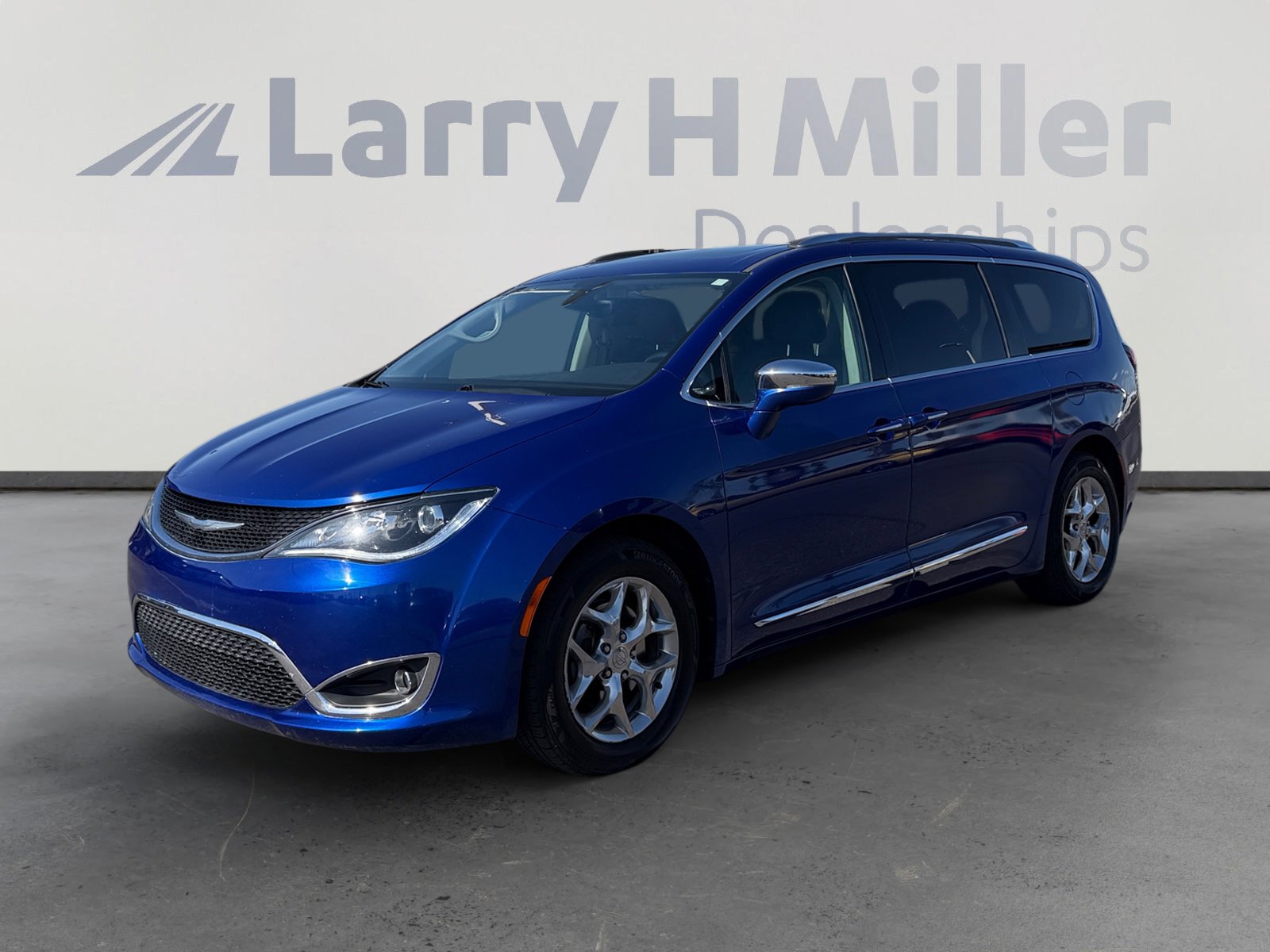 Used 2018 Chrysler Pacifica Limited FWD image 1