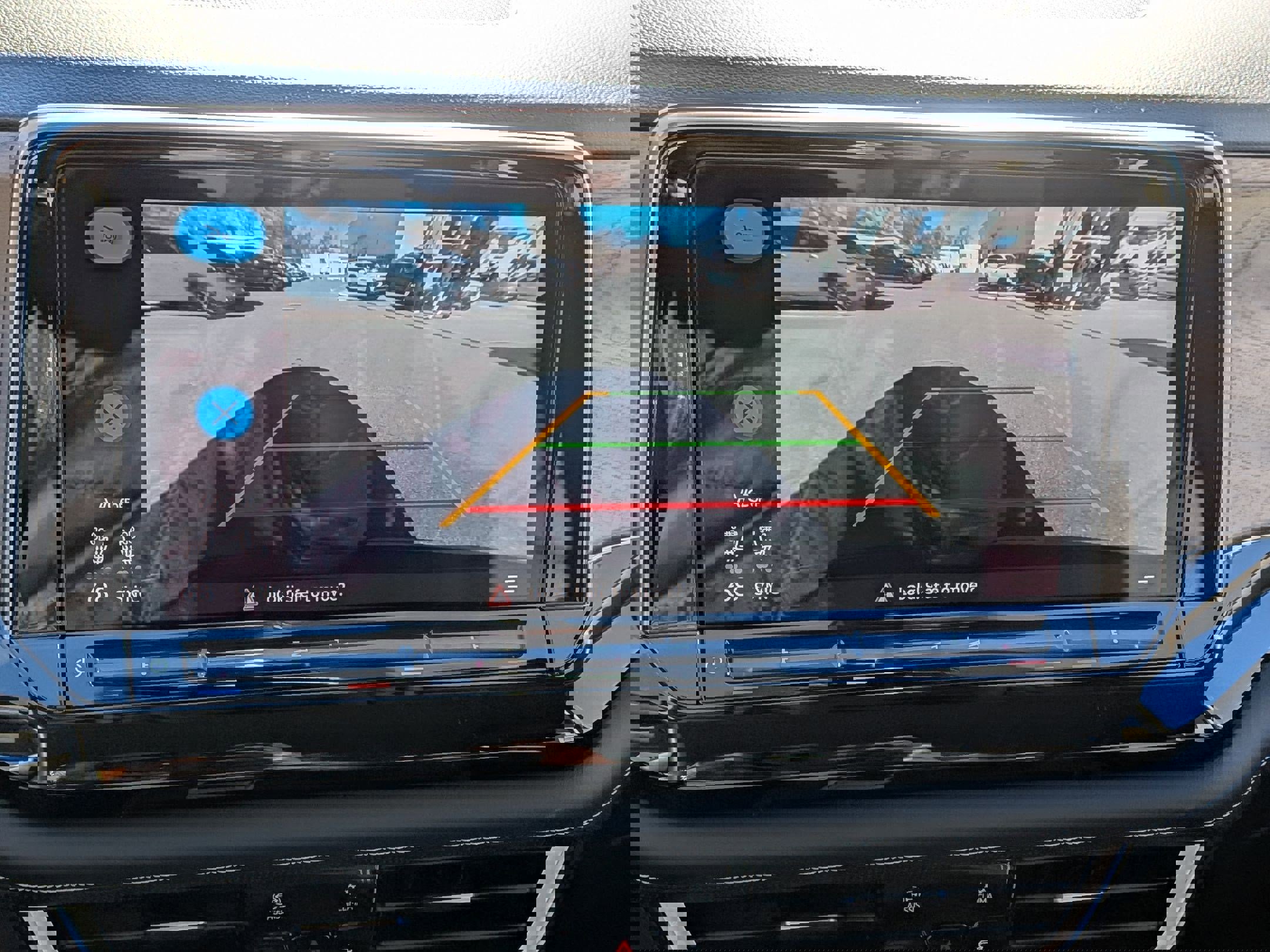 Used 2025 Volkswagen Atlas SE image 23