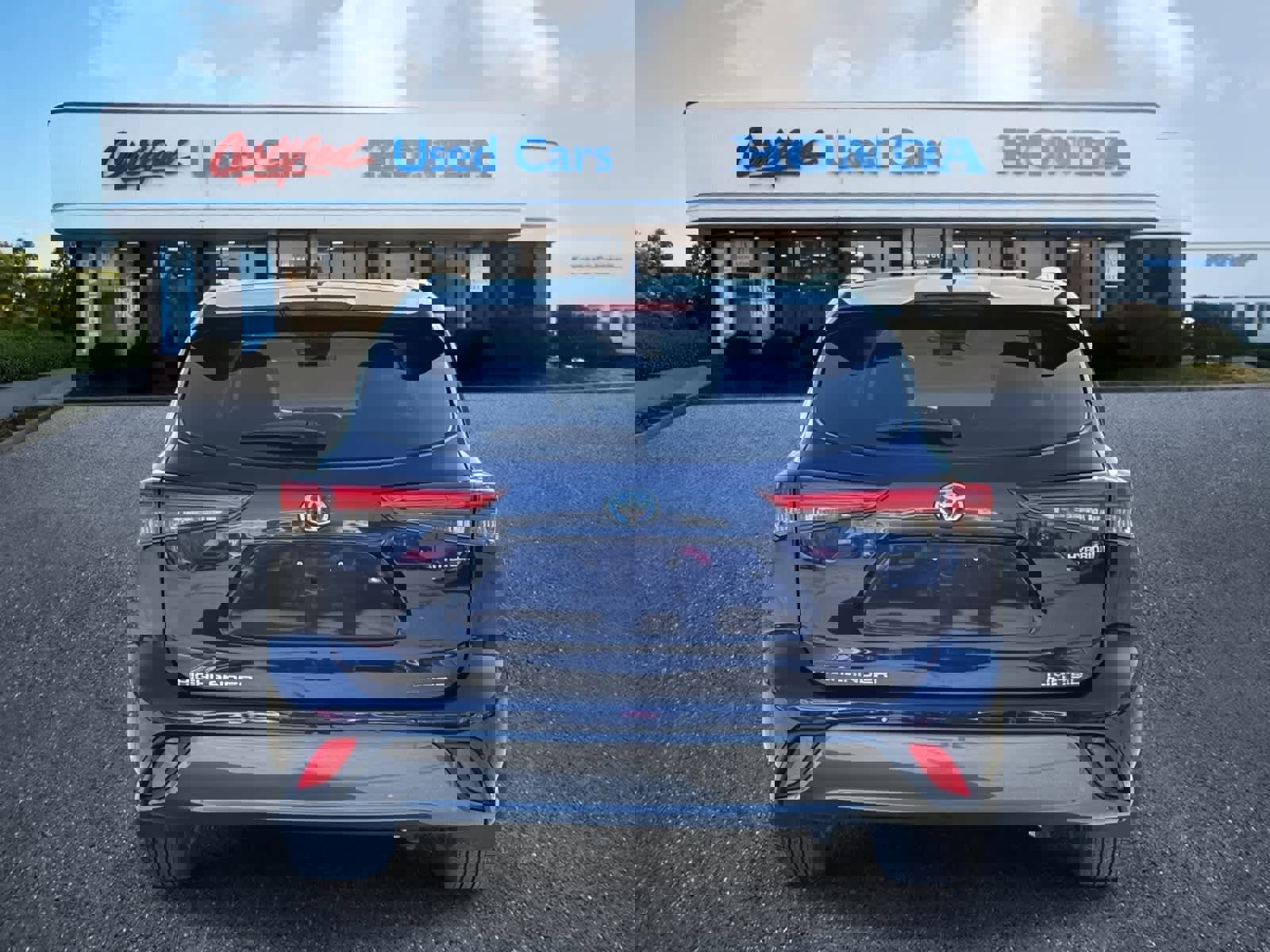 Used 2023 Toyota Highlander Limited image 4