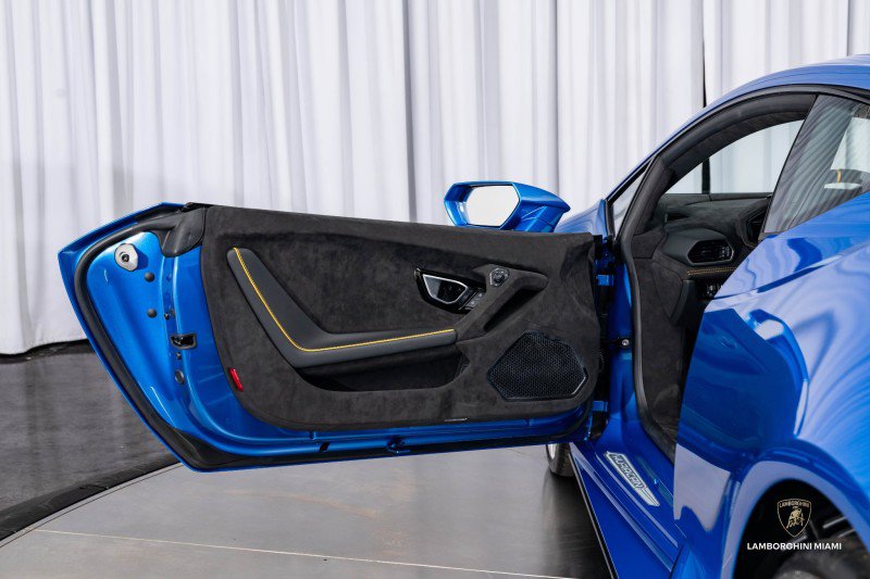 Used 2023 Lamborghini Huracan Tecnica image 27