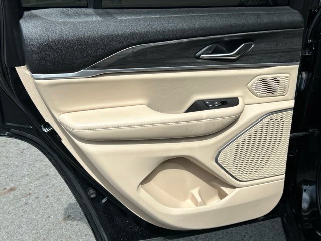 Used 2022 Jeep Grand Cherokee Limited AWD/4WD image 25