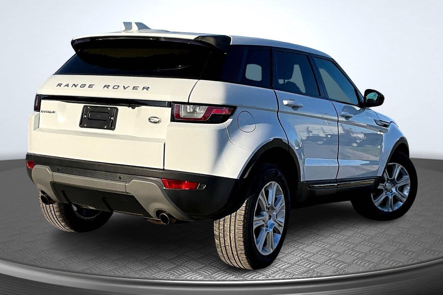 Used 2017 Land Rover Range Rover Evoque SE AWD/4WD image 6