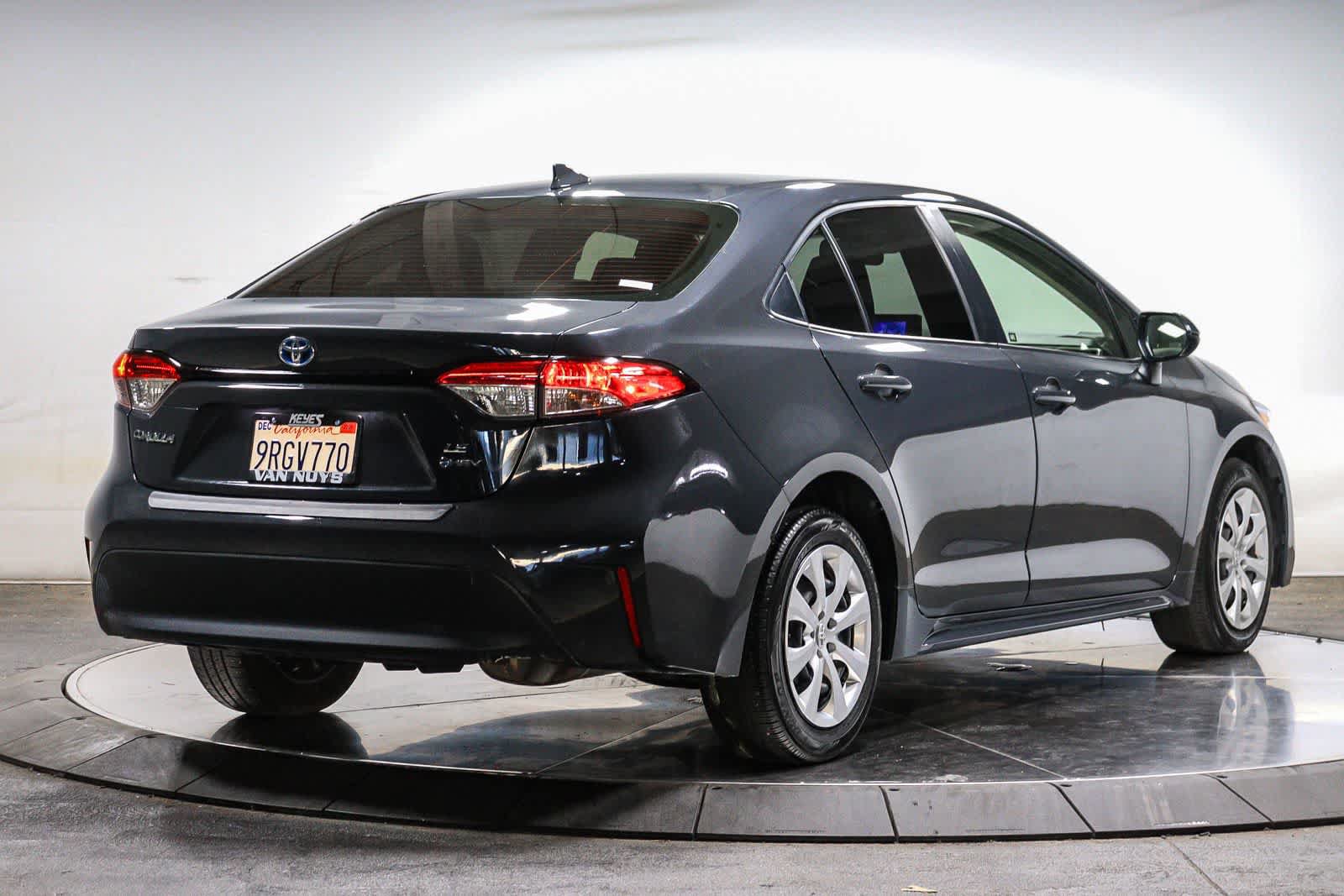 Certified 2025 Toyota Corolla LE FWD image 5