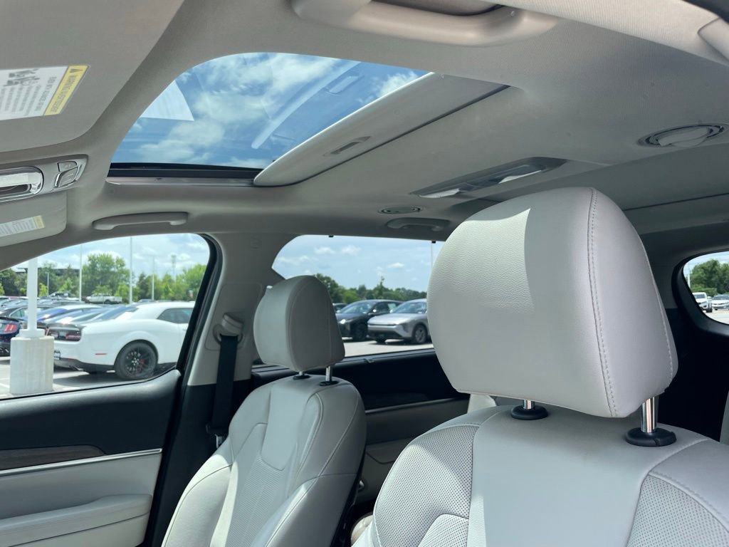 Certified 2022 Kia Telluride SX w/ Nightfall Edition Package AWD/4WD image 22