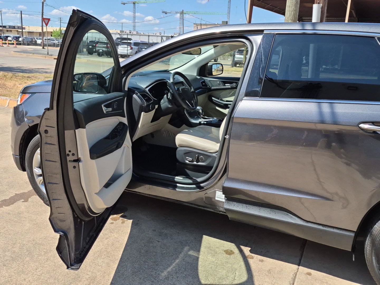 Used 2018 Ford Edge Titanium w/ Equipment Group 301A FWD image 9