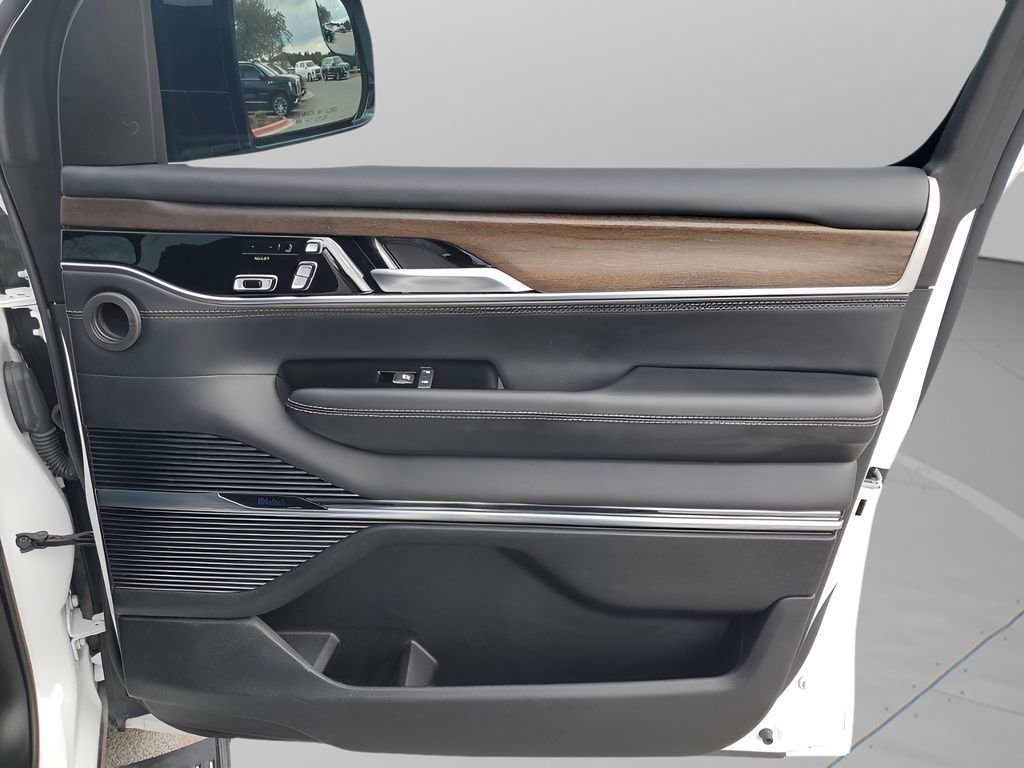 Used 2023 Jeep Grand Wagoneer 4WD image 13