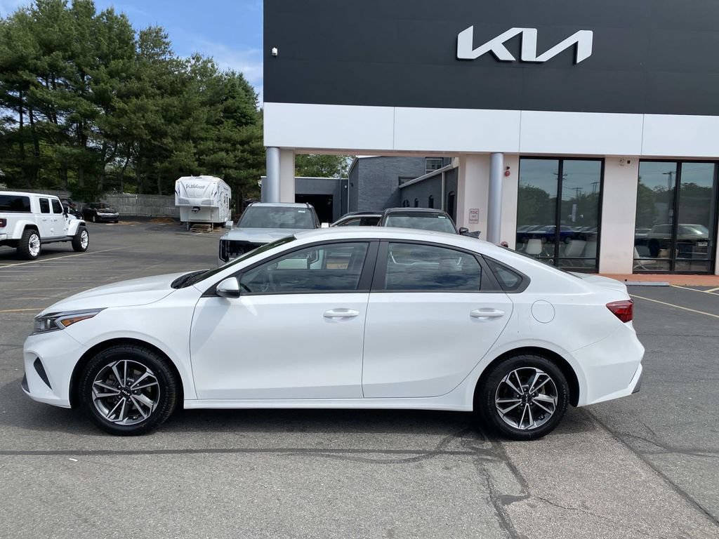 Used 2023 Kia Forte LXS w/ LXS Technology Package FWD image 2