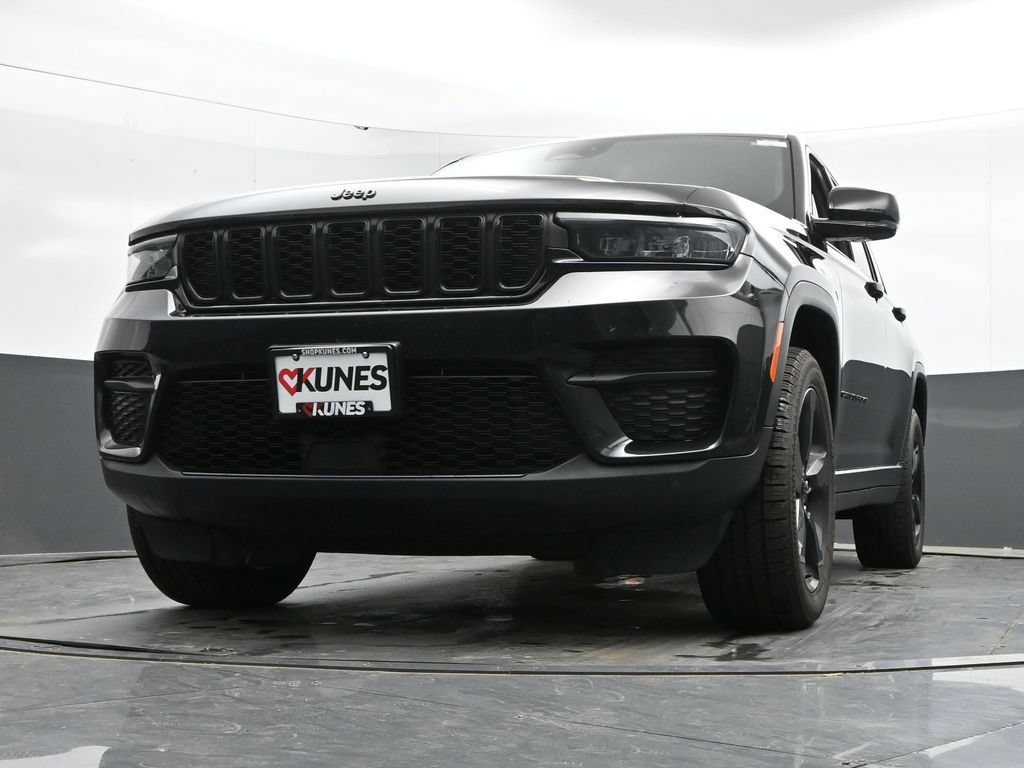 Used 2023 Jeep Grand Cherokee Altitude AWD/4WD image 43