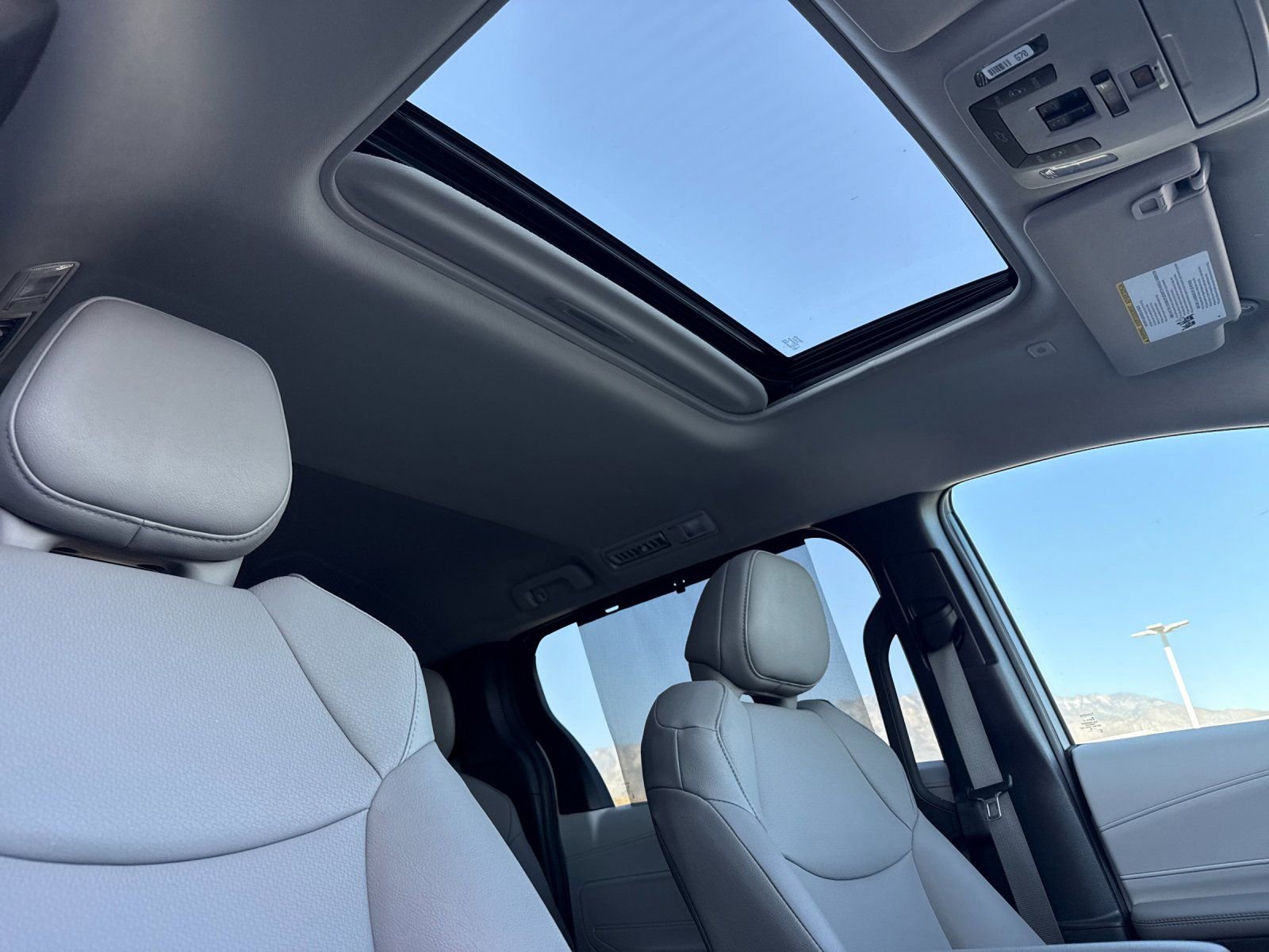 Used 2025 Toyota Sienna XLE w/ XLE Plus Package image 17