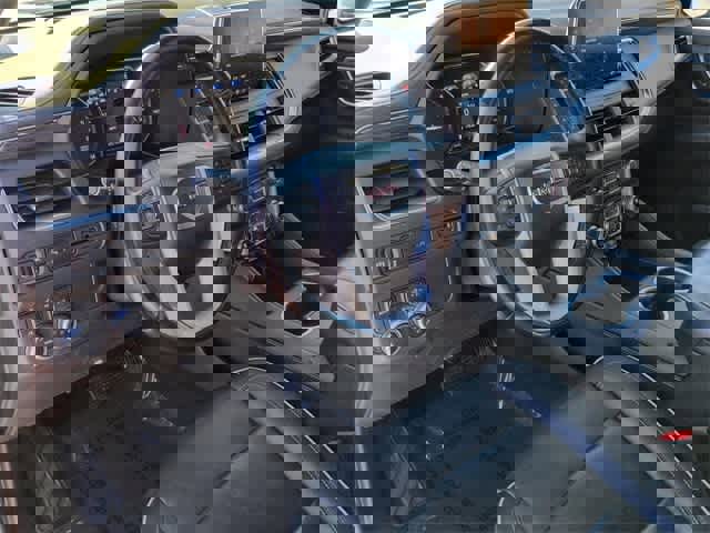 Used 2021 GMC Yukon SLT w/ SLT Luxury Package image 10