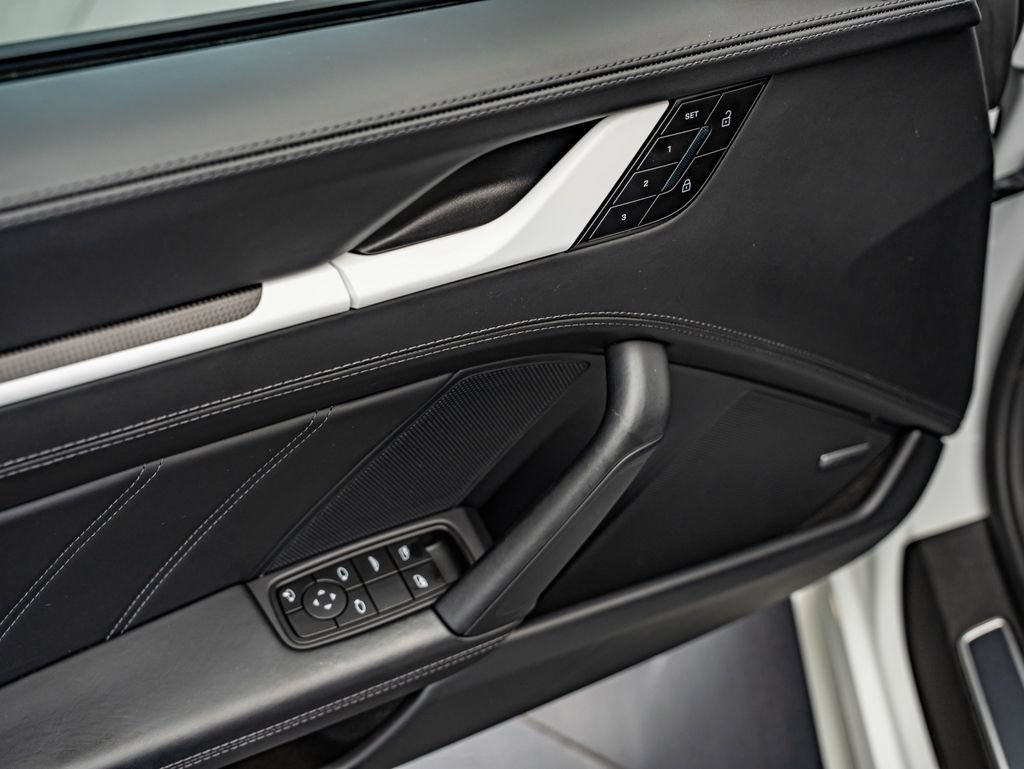 Certified 2025 Porsche 911 Carrera RWD image 30