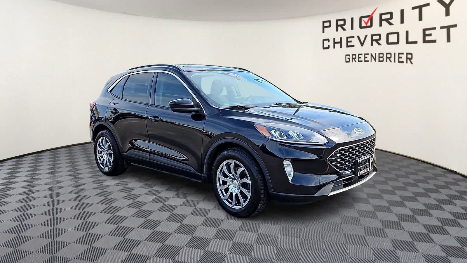 Used 2022 Ford Escape SEL w/ Technology Package FWD image 2