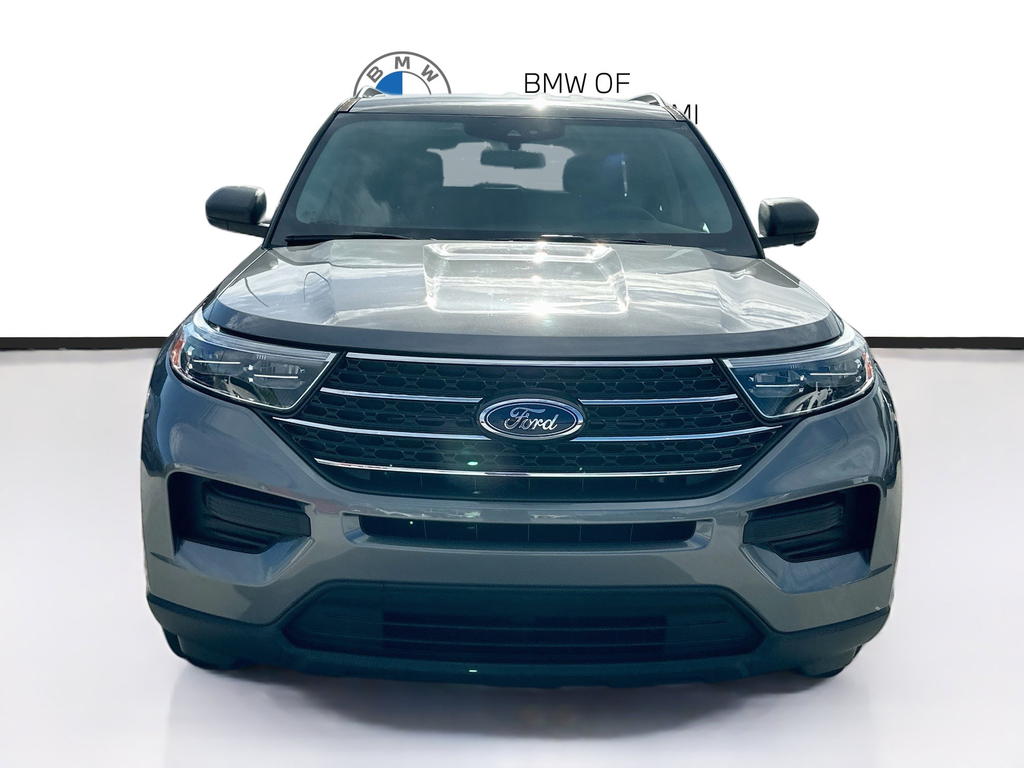 Used 2024 Ford Explorer XLT RWD image 2