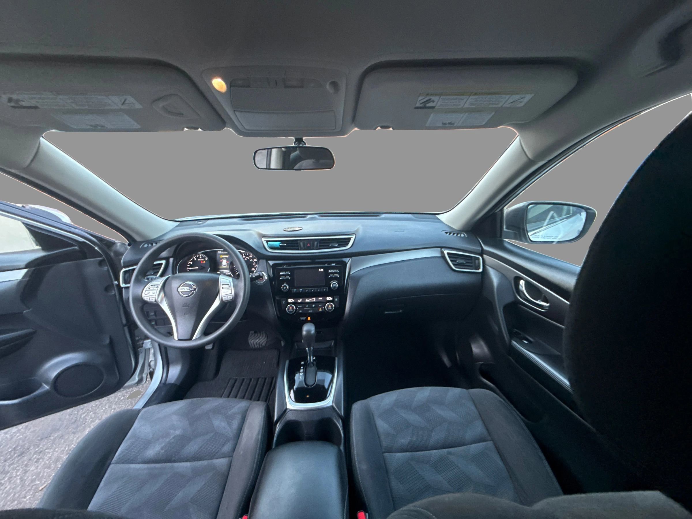 Used 2015 Nissan Rogue SV image 19