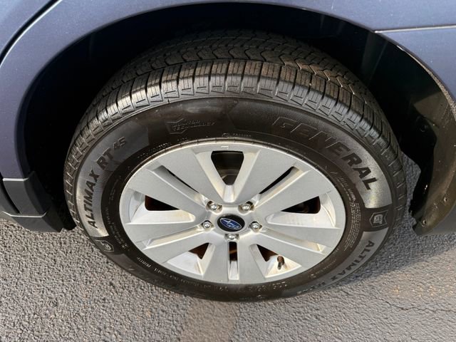 Used 2017 Subaru Outback 2.5i Premium image 12