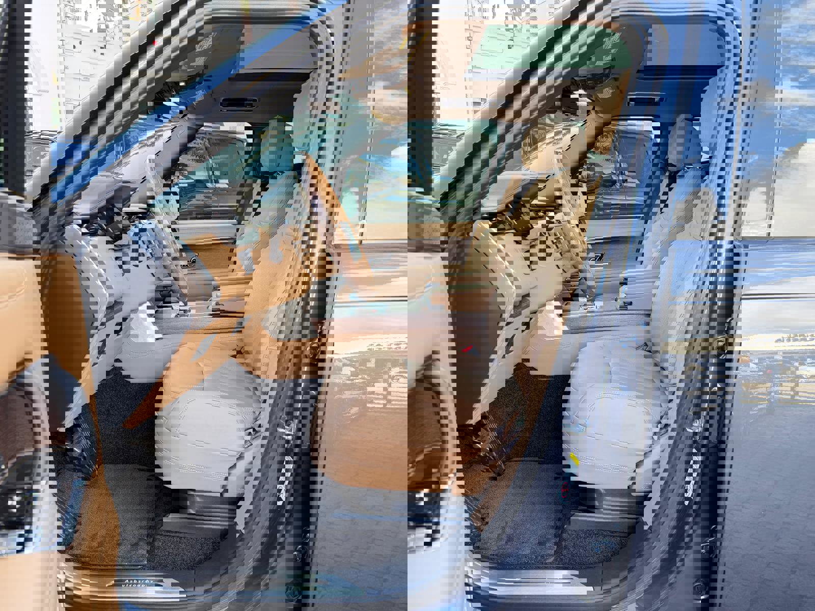 Used 2024 Land Rover Range Rover Long Wheelbase Autobiography image 33