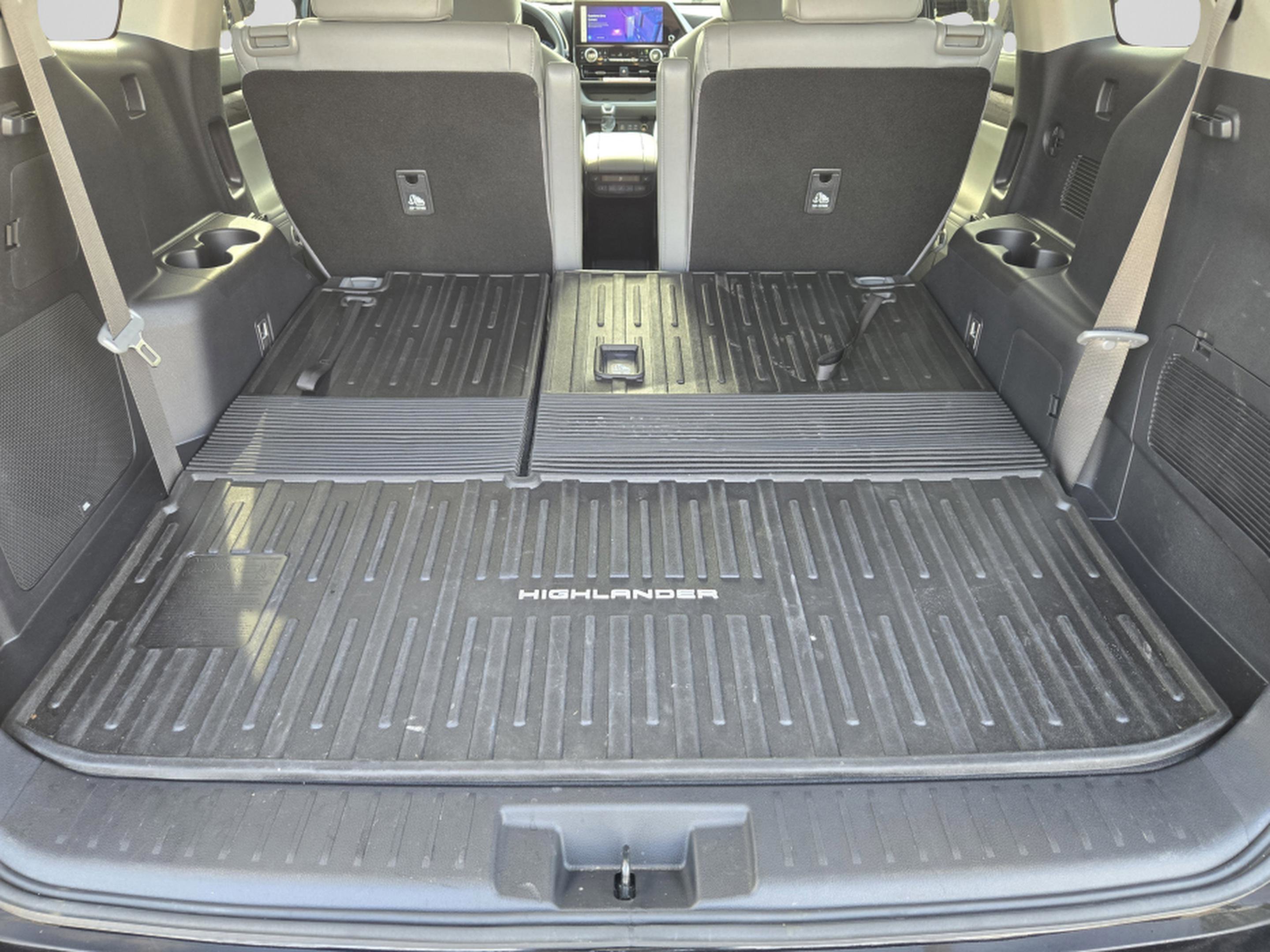 Used 2026 Toyota Highlander Platinum AWD/4WD image 32