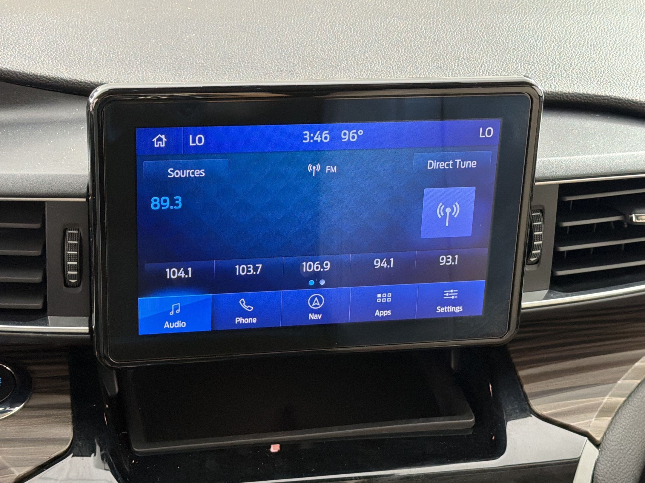 Used 2022 Ford Explorer Limited w/ Equipment Group 301A AWD/4WD image 21