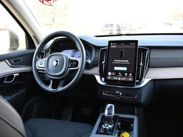 Used 2025 Volvo XC90 B5 Plus image 16