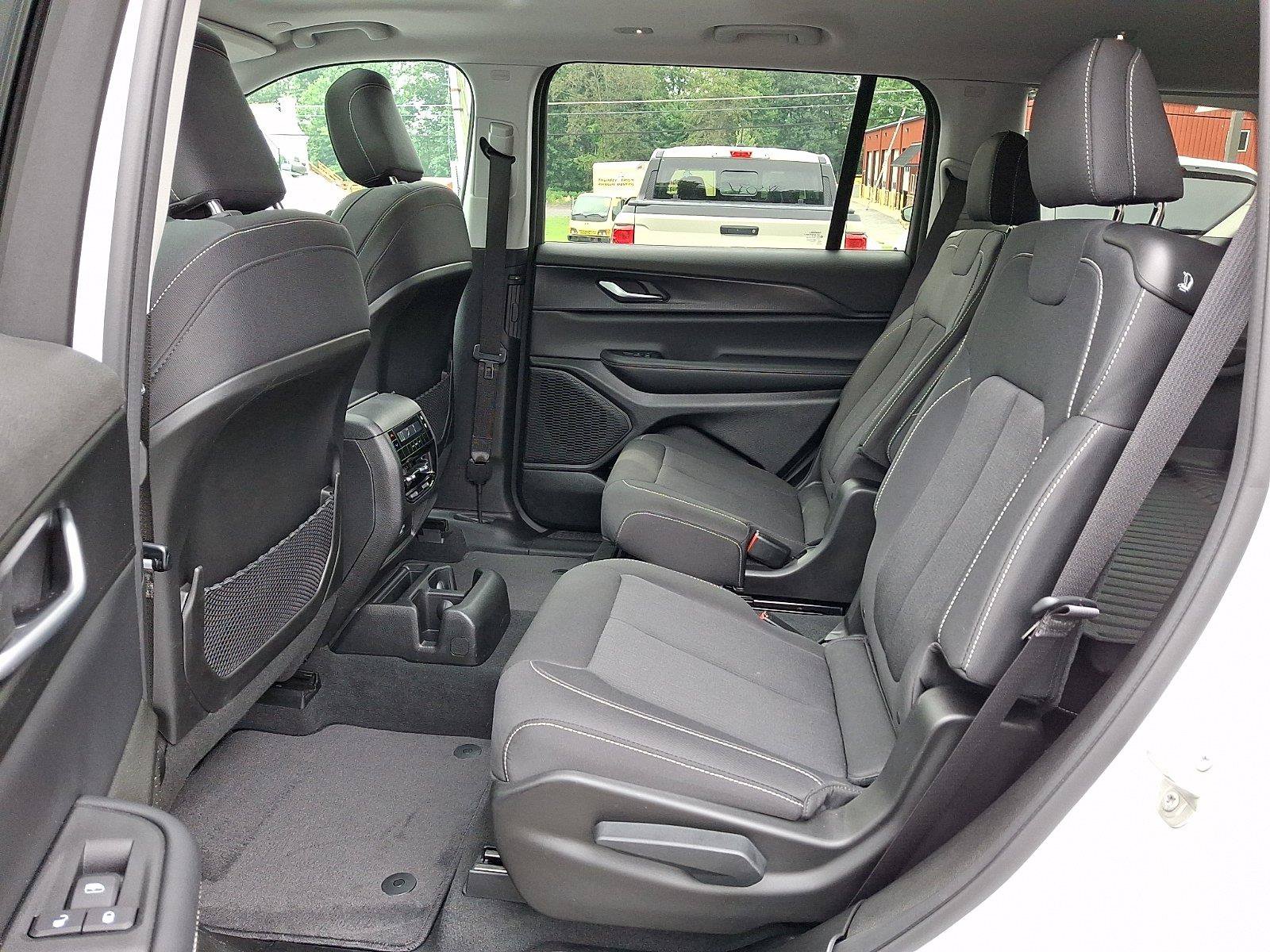 Certified 2023 Jeep Grand Cherokee L Laredo AWD/4WD image 10