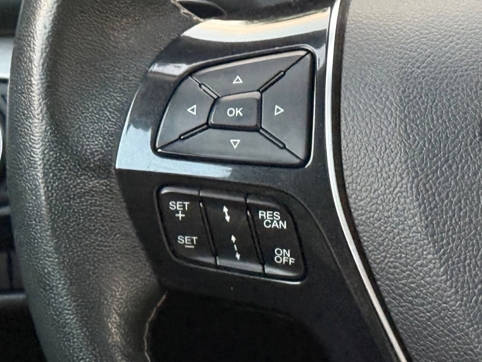 Used 2018 Ford Explorer Platinum AWD/4WD image 34