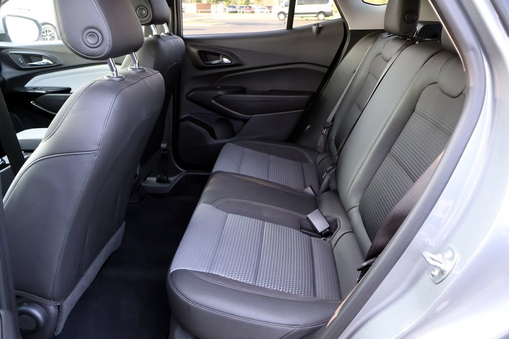Used 2025 Chevrolet Trax LT w/ LT Convenience Package FWD image 27