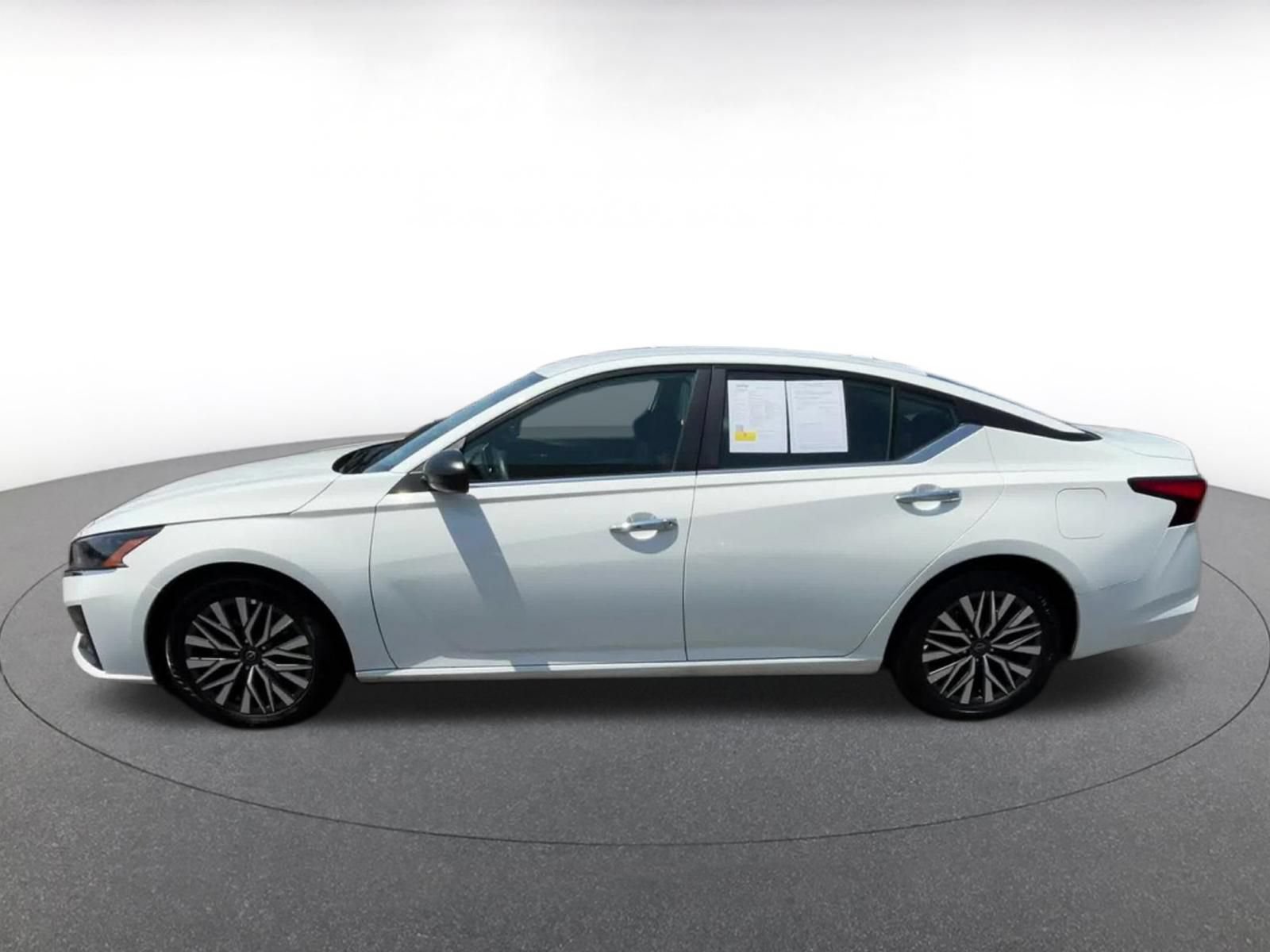 Used 2025 Nissan Altima 2.5 SV FWD image 8