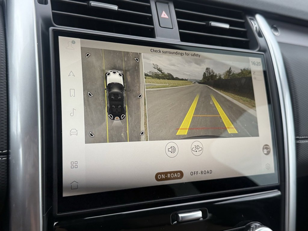 New 2025 Land Rover Discovery Dynamic SE image 28