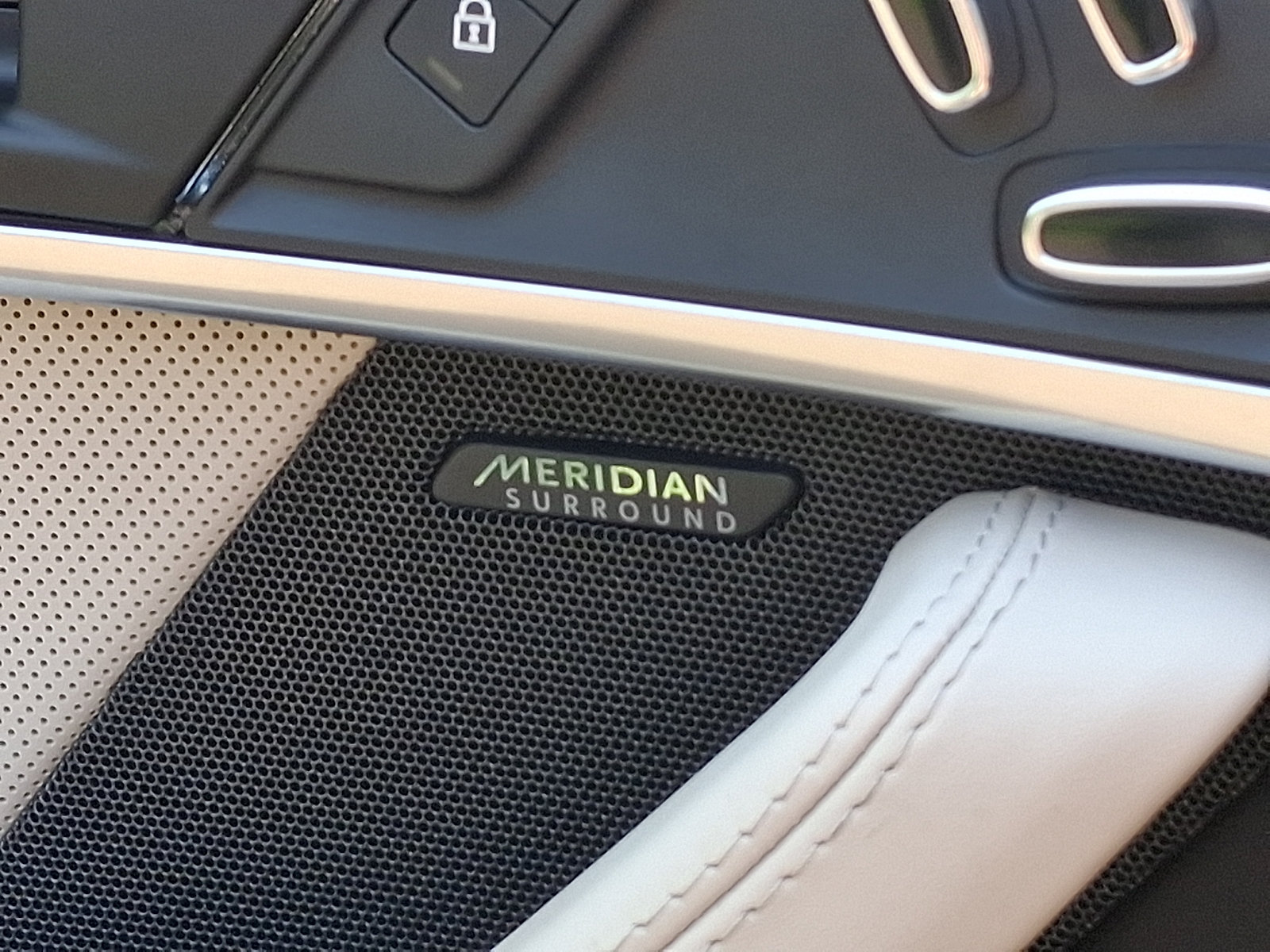 Used 2021 Jaguar F-TYPE R AWD/4WD image 23