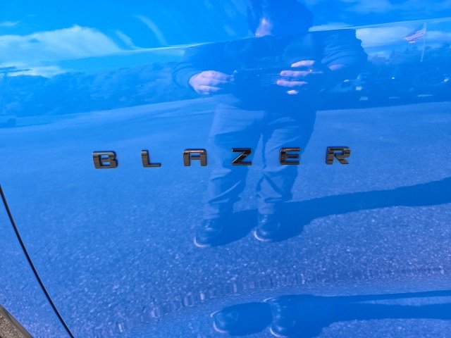 New 2025 Chevrolet Blazer Premier w/ LPO, Black Sport Package image 19