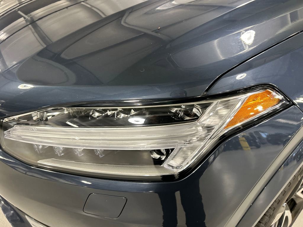 Used 2023 Volvo XC90 B6 Plus image 7