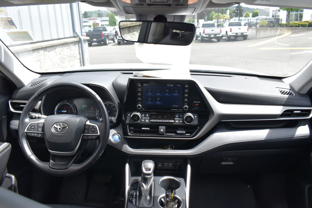 Used 2022 Toyota Highlander XLE AWD/4WD image 26