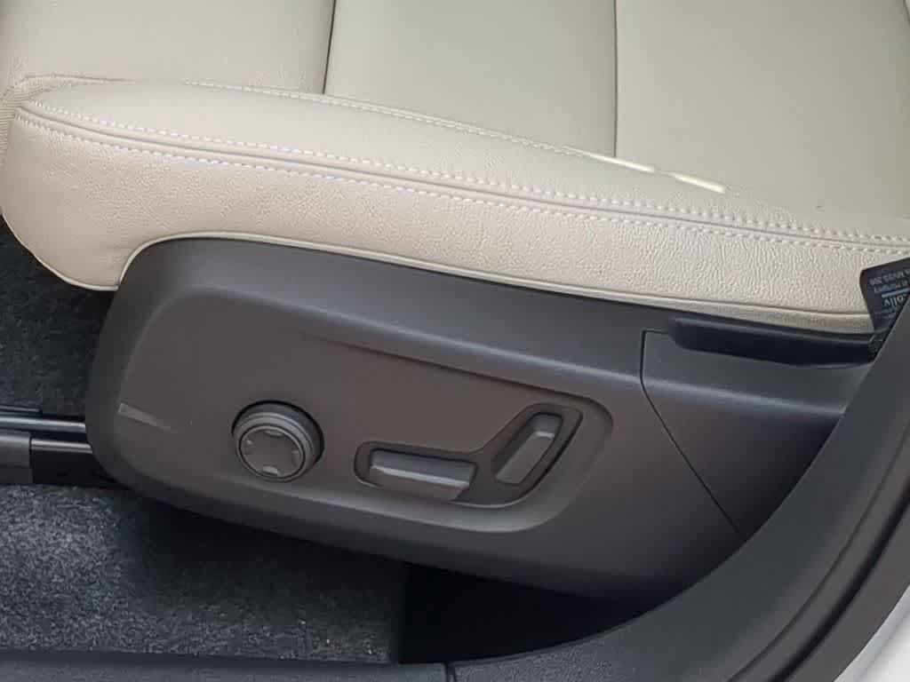 New 2026 Volvo XC40 B5 Plus w/ Climate Package AWD/4WD image 16