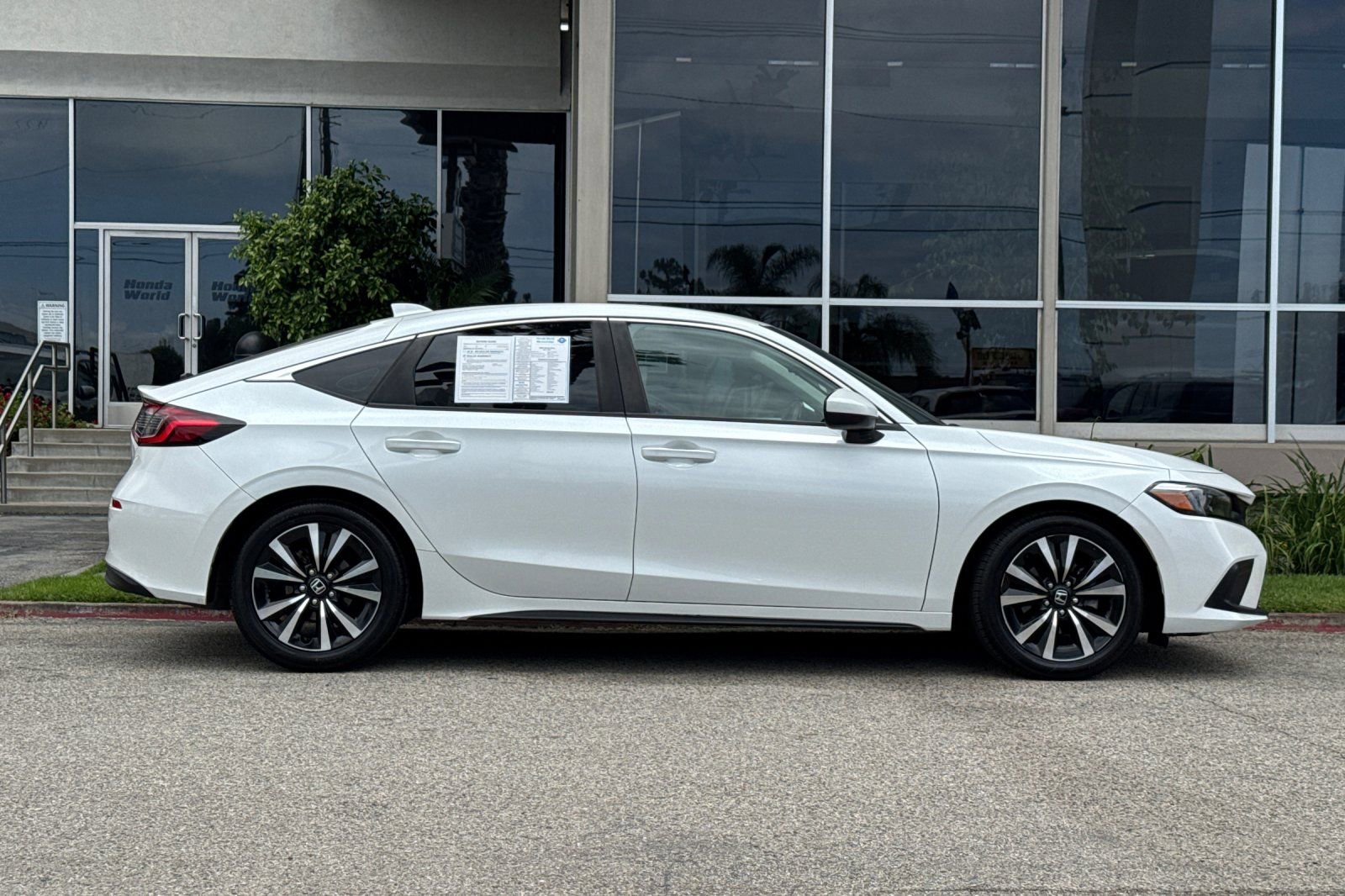 Used 2024 Honda Civic EX-L image 3